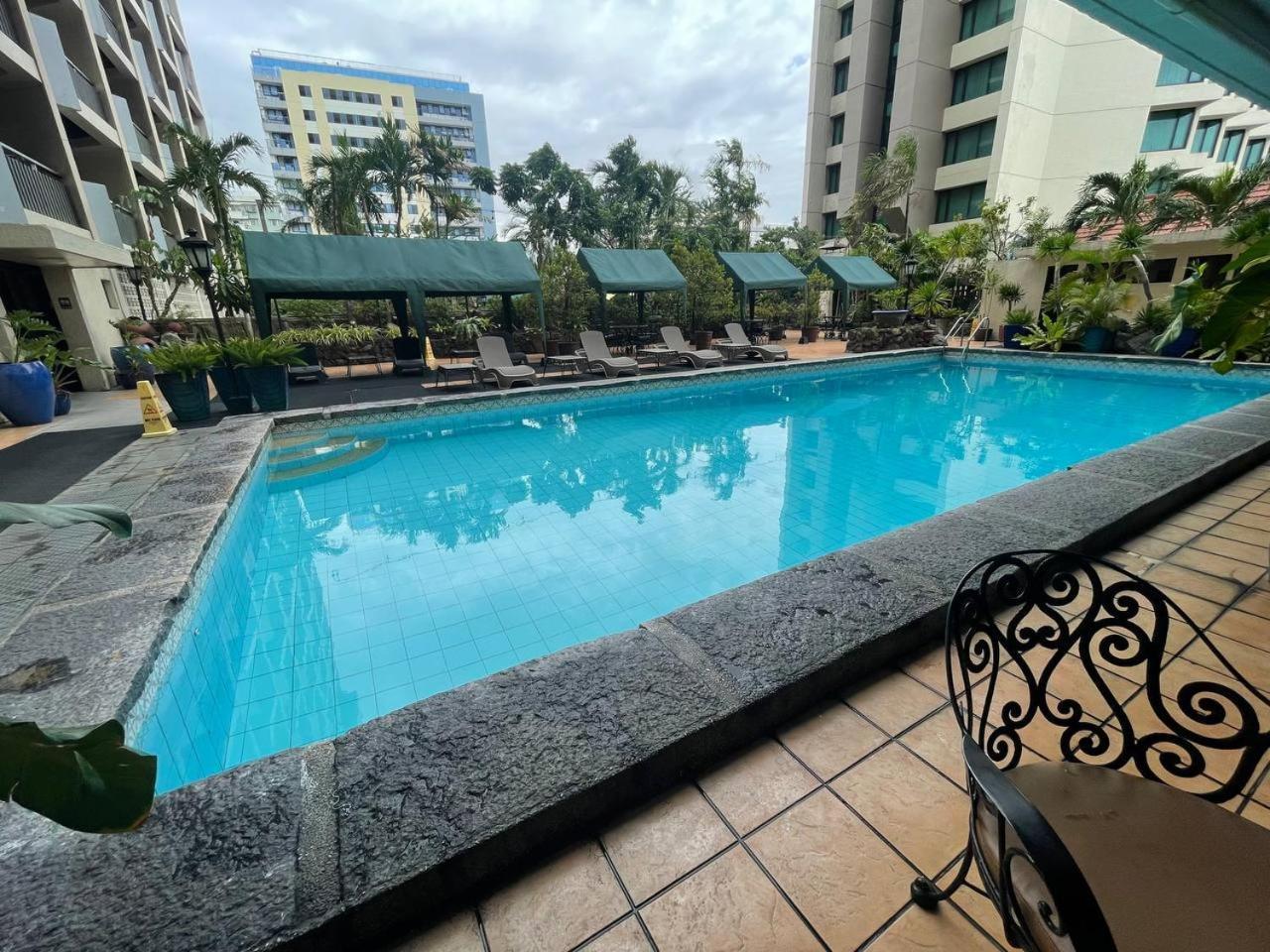 Copacabana Apartment Hotel Pasay Extérieur photo